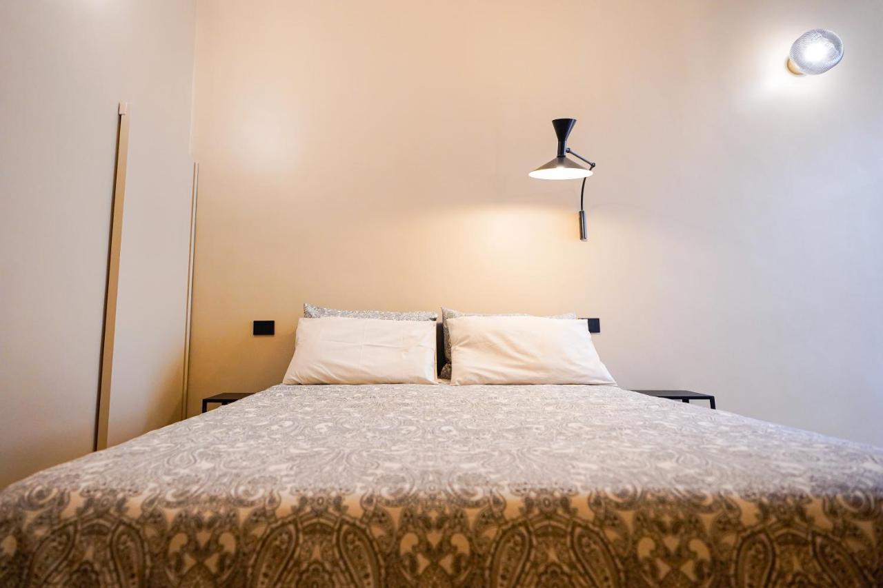 Meh Luxury Apartment City Centre Бари Экстерьер фото