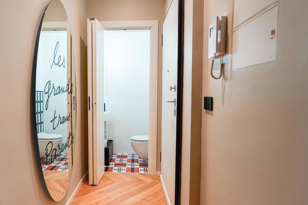 Meh Luxury Apartment City Centre Бари Экстерьер фото